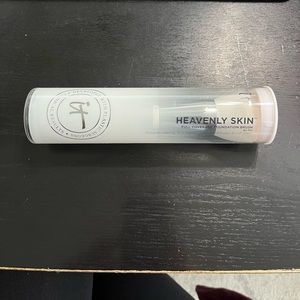 IT Cosmetics Foundation Bursh No 703